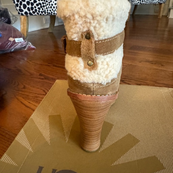 UGG Anais shearling bootie, new in box - Picture 3 of 6